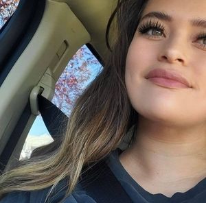 Meet your Posher, Alexia